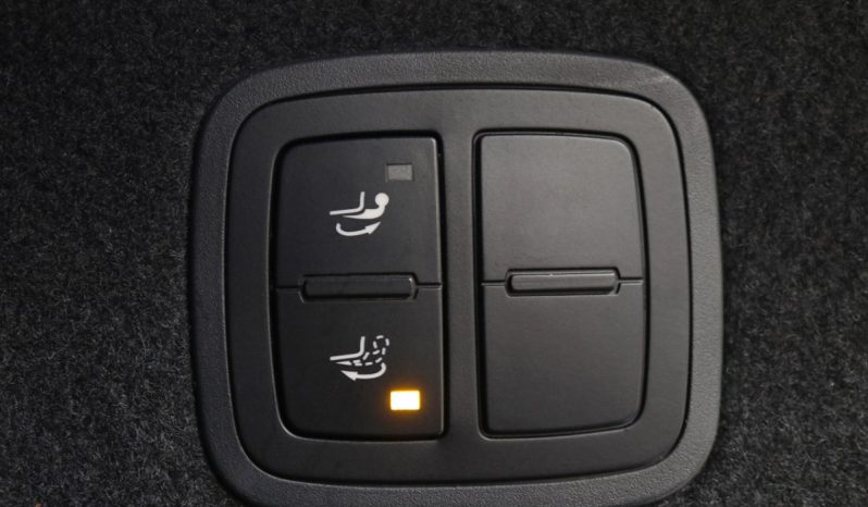 
								PORSCHE MACAN GTS full									